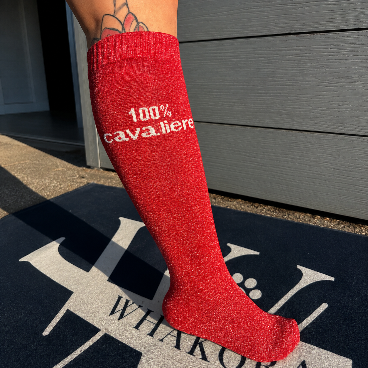 Chaussette d'équitation rouge 100% cavalière portée sous le genou